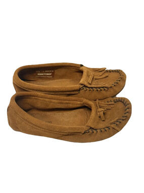 Womens Minnetonka Kilty Casual Shoe - Taupe Size 7